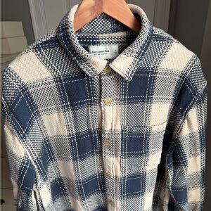 Abercrombie & Fitch Men's Navy and Cream Checkered Shirt
